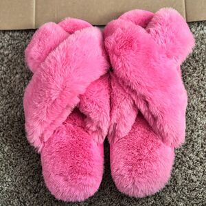 The Spring Shop Soft Fuzzy Pink Women's Adult Size L/XL Spring/Summer Slippers